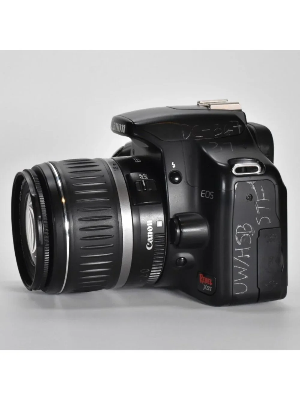Canon EOS XSi/450D DSLR Digital Camera Canon 18-55mm IS Lens 25,789 Clicks
